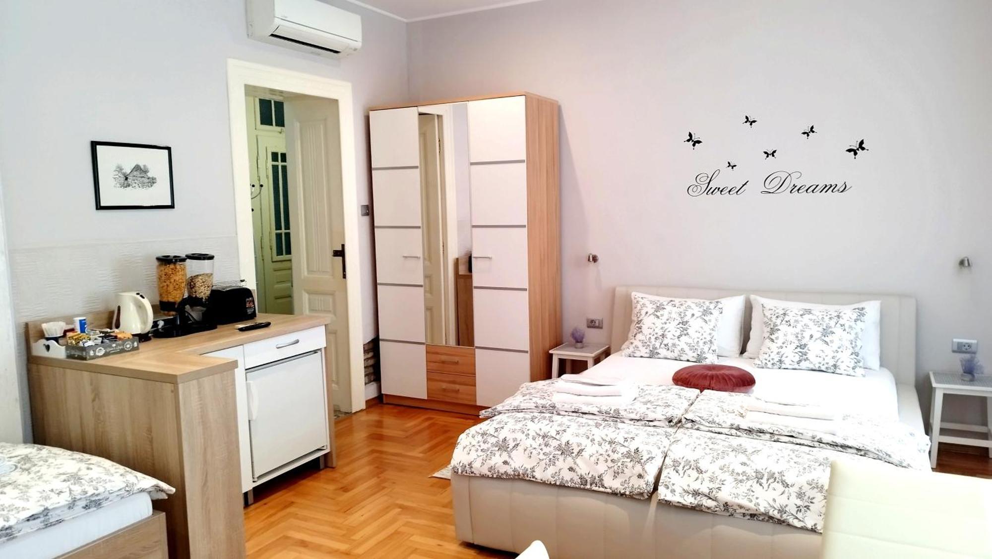 Lavender - City Room With Free Parking Póla Kültér fotó