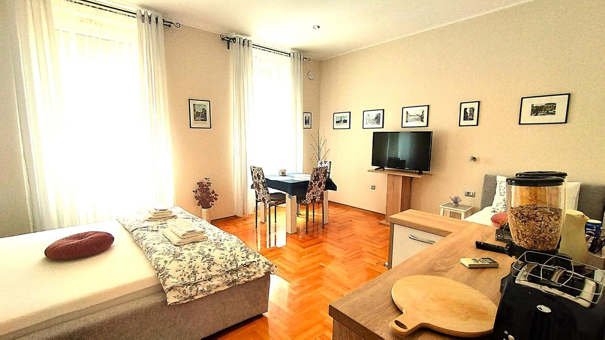 Lavender - City Room With Free Parking Póla Kültér fotó