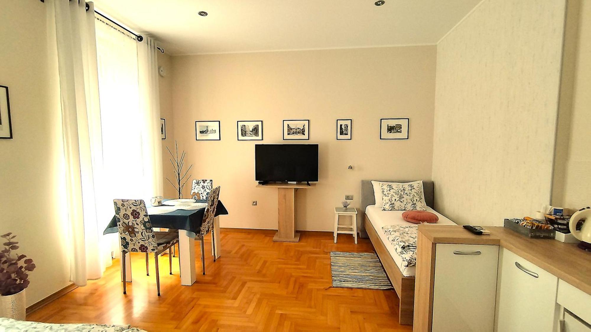Lavender - City Room With Free Parking Póla Kültér fotó