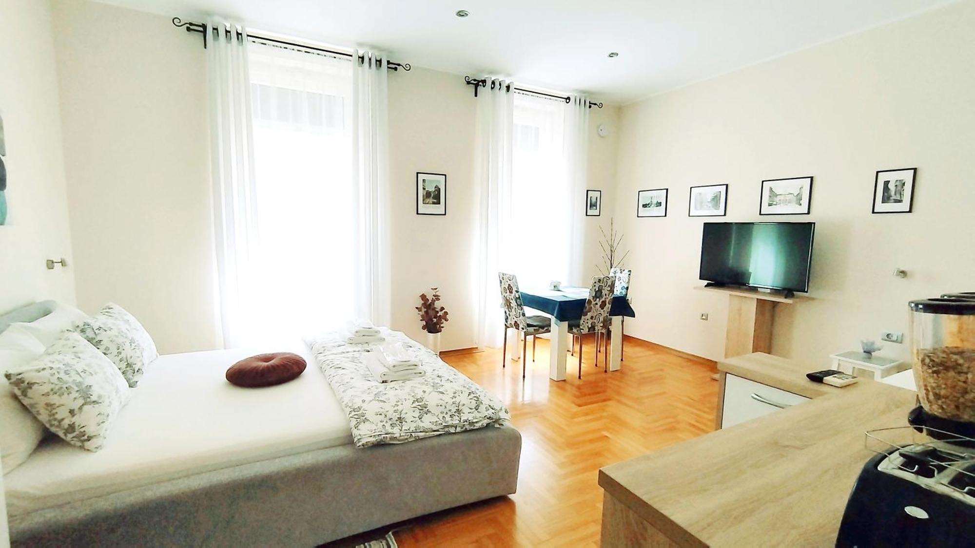 Lavender - City Room With Free Parking Póla Kültér fotó